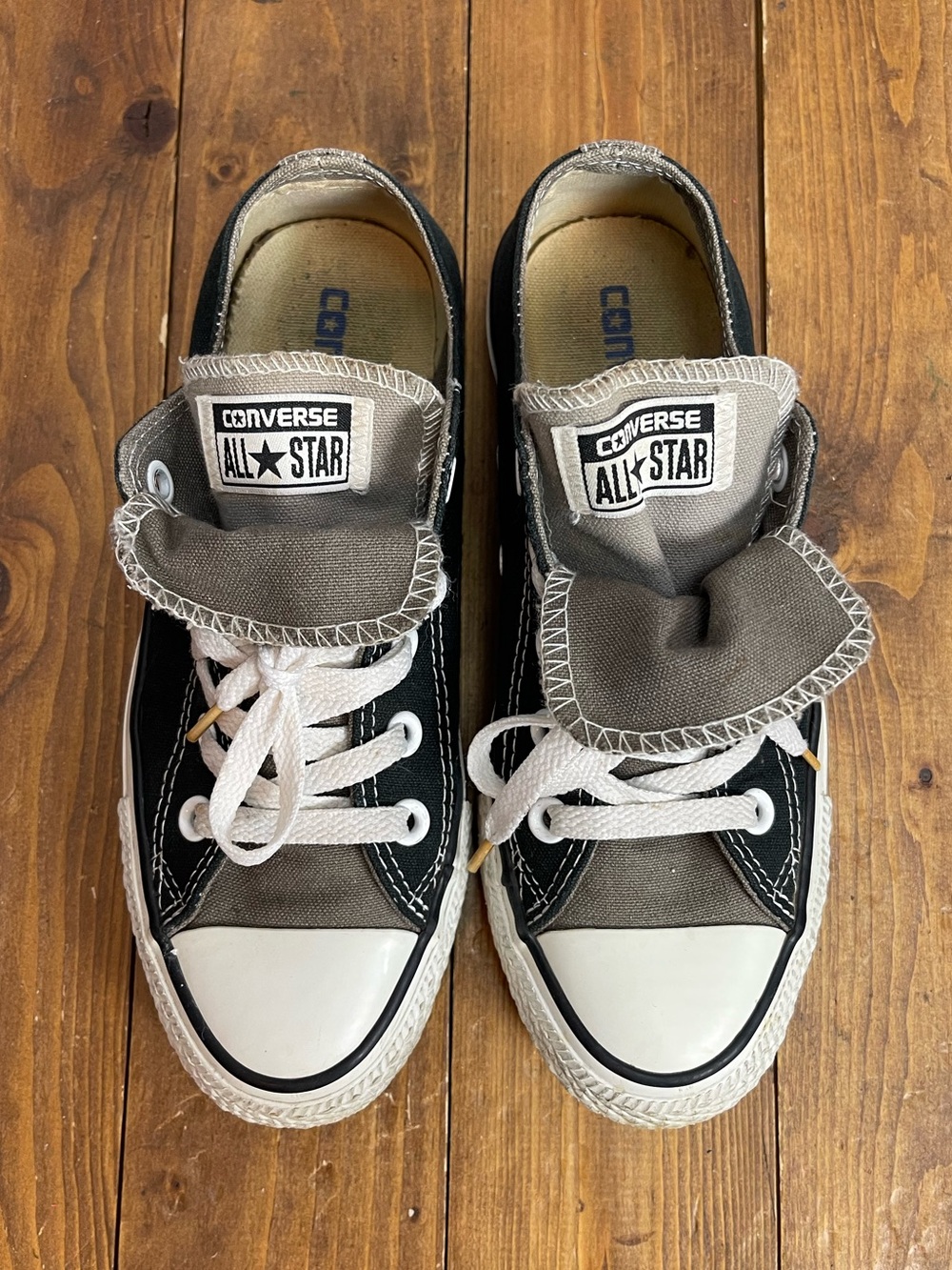 Converse double tongue low top sneakers black and gray women’s size 6